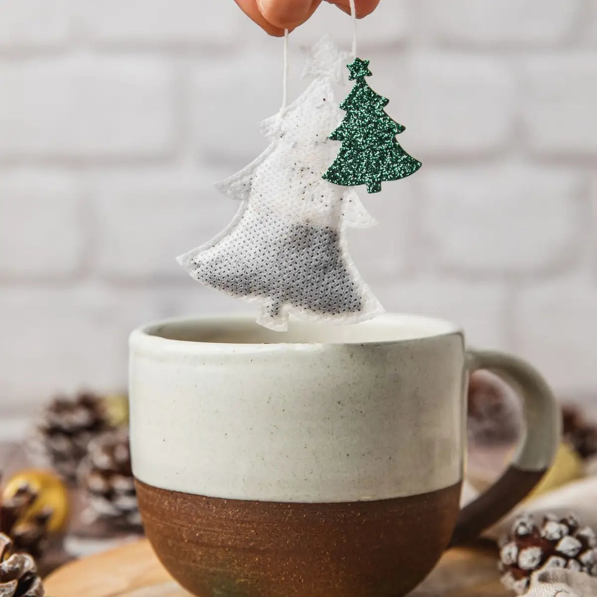 Idée cadeau de Noël avec sachets de thé en forme de sapin