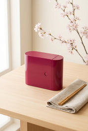 Boîtier bento japonais rose fermé.