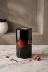 Boîte à thé japonaise noire à fleurs rouges – Fabriquée au Japon