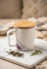 Tasse à thé blanche avec infuseur et couvercle effet bois